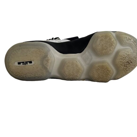 Nike Lebron XIV BHM GS White/Metallic Gold Youth Size 6.5Y/8 Women's 869976-100 - Picture 9 of 10